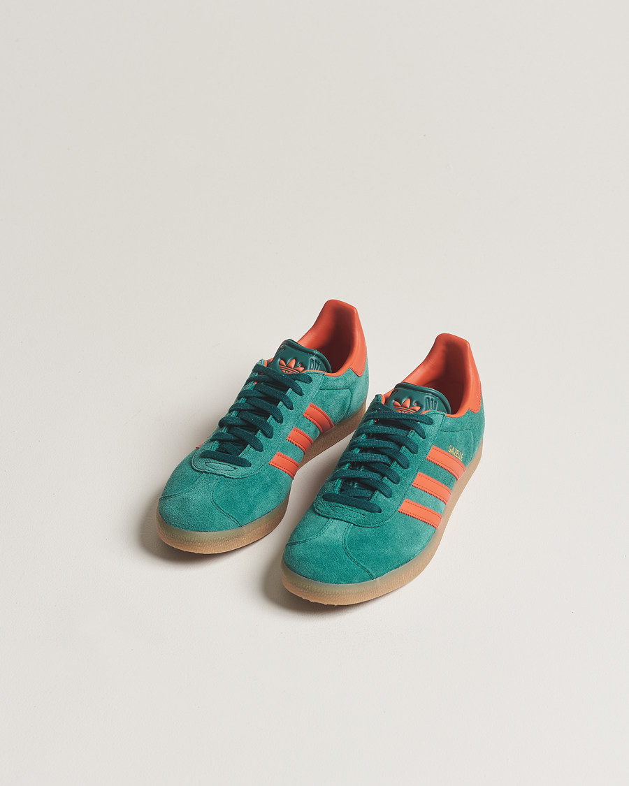 Herre | Sko i ruskind | adidas Originals | Gazelle Sneaker Green/Red