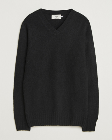 Harley Of Scotland for Care of Carl Harley Of Scotland Brushed Supersoft Lambswool V-Neck Black – Sort