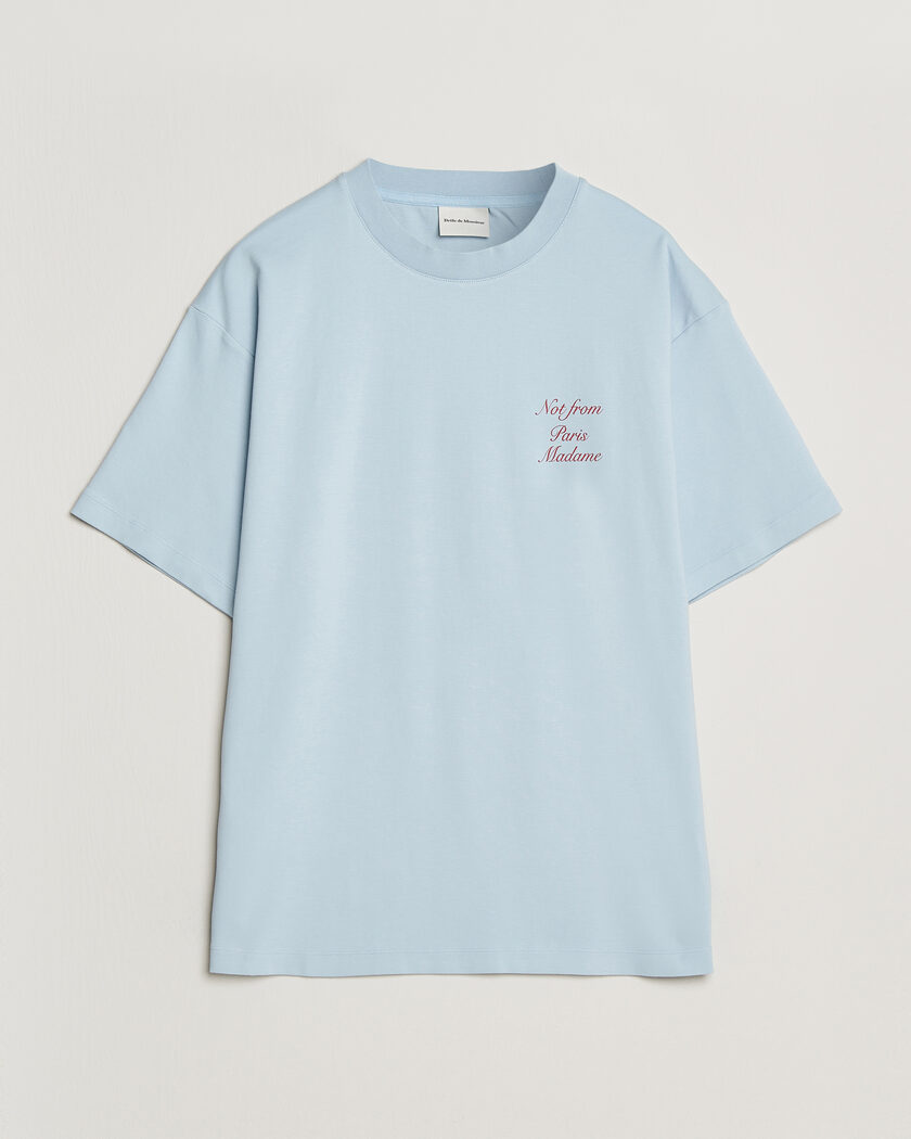 Drôle de Monsieur Slogan Cursive T-Shirt Light Blue – Blå