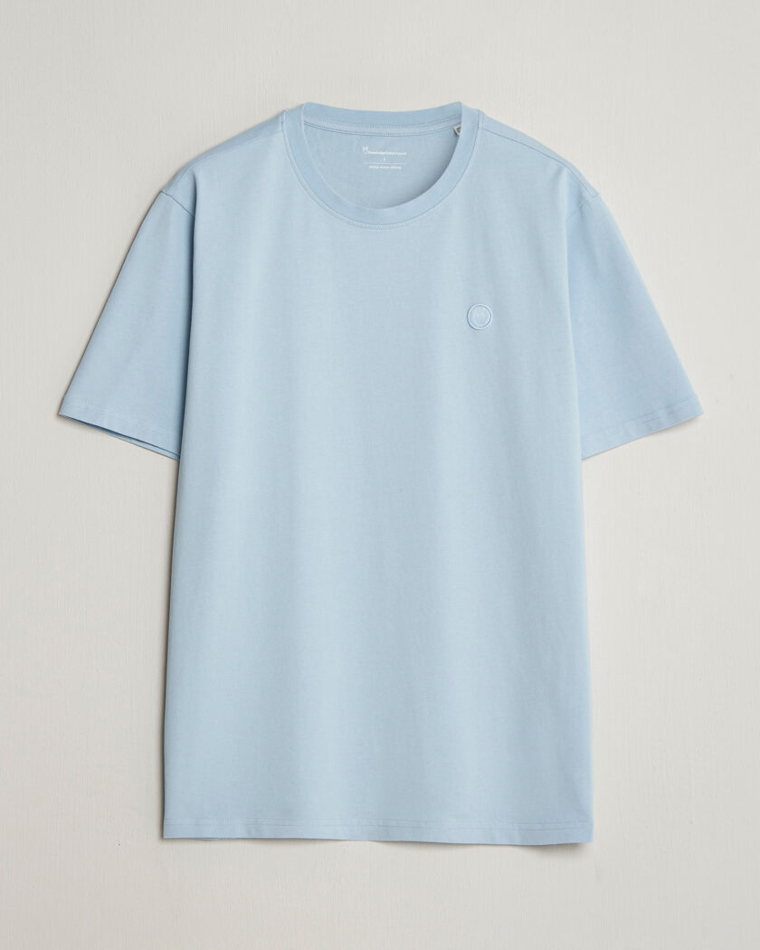 KnowledgeCotton Apparel Badge T-Shirt Skyway – Blå