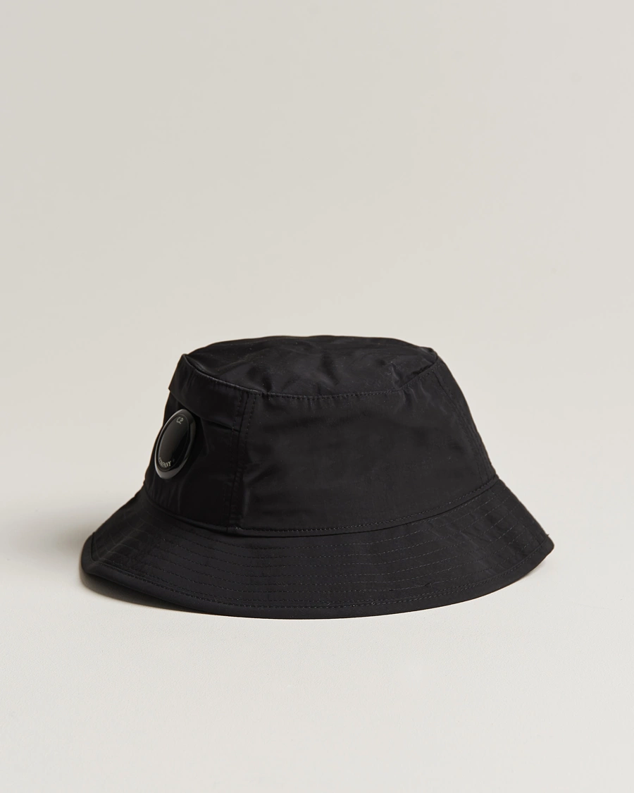 Herre | Contemporary Creators | C.P. Company | Chrome R Bucket Hat Black