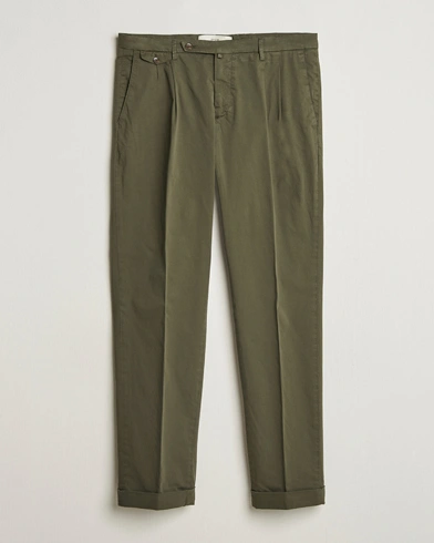  Easy Fit Pleated Cotton Stretch Chino Olive