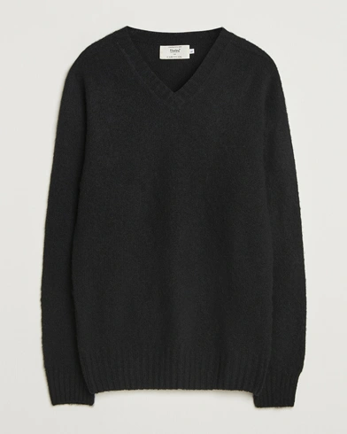 Harley Of Scotland for Care of Carl Harley Of Scotland Brushed Supersoft Lambswool V-Neck Black – Sort