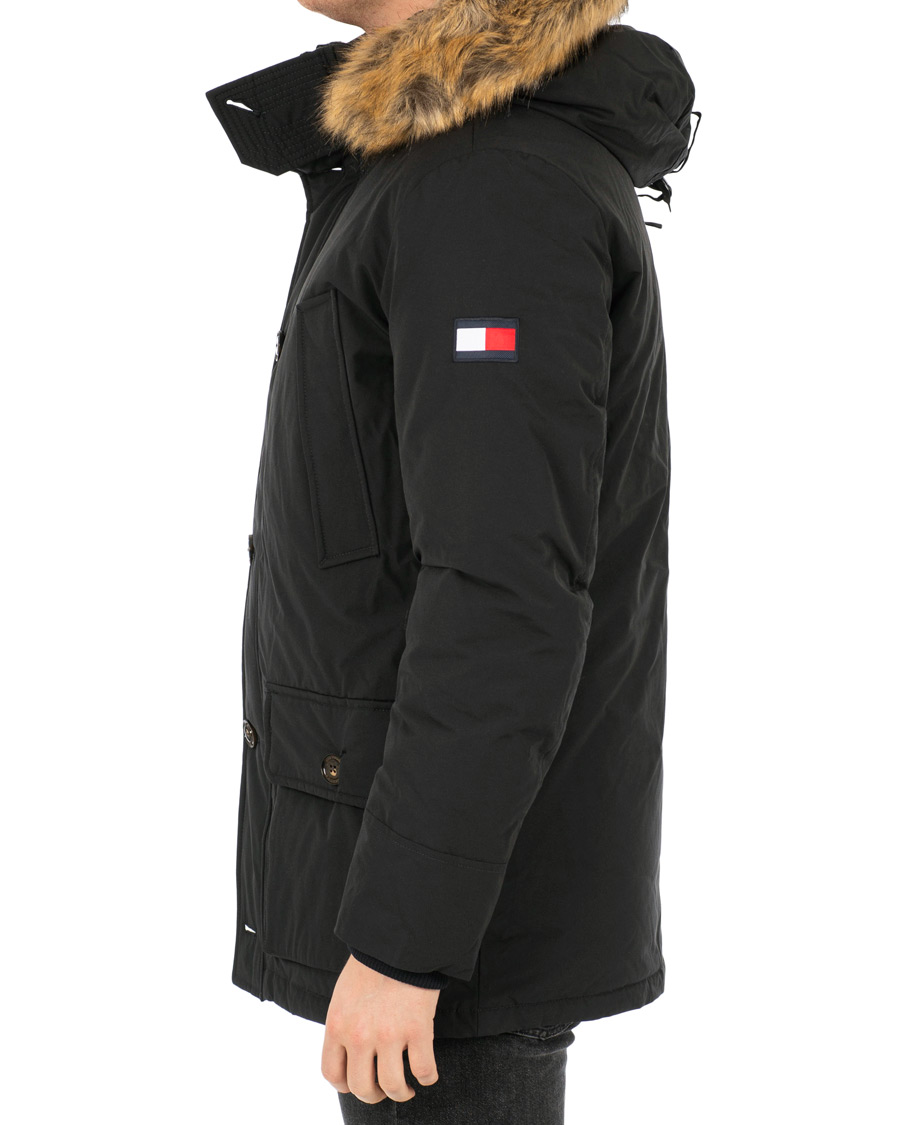 Tommy Hilfiger Hampton Down Parka Jet Black hos CareOfCarl