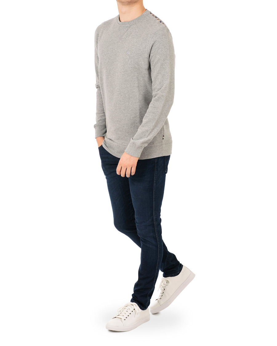 Aquascutum Oliver Crew Neck Sweatshirt Grey Melange hos CareOfCar