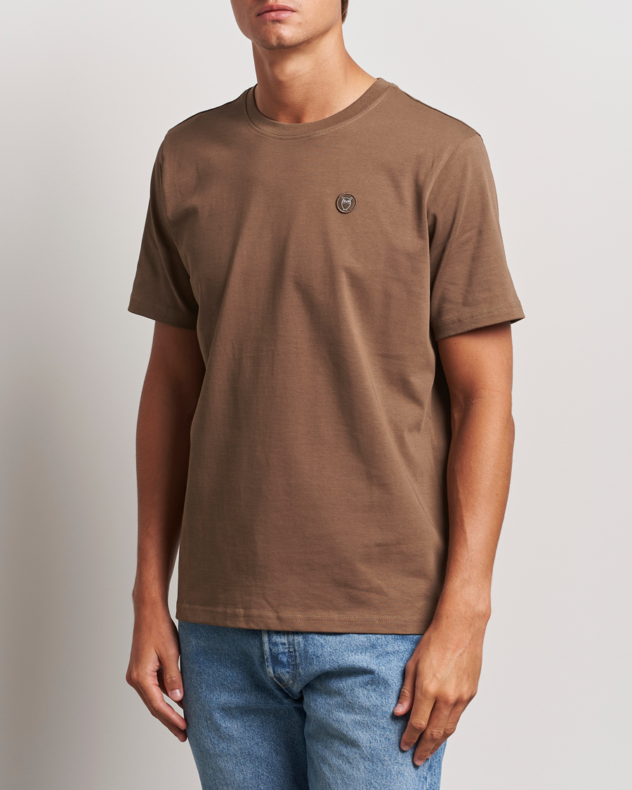 Herre |  | KnowledgeCotton Apparel | Loake Badge T-Shirt Brown