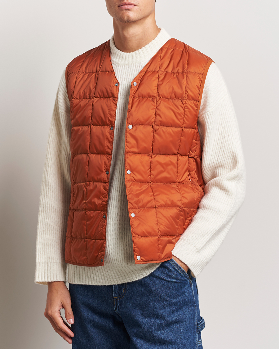 Herre | Tøj | TAION | V-Neck Lightweight Down Vest Brick Orange