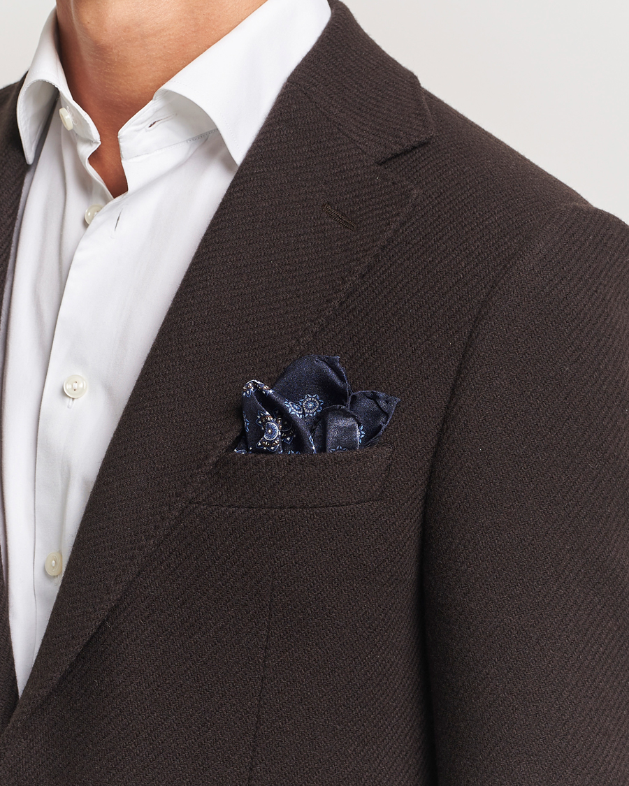 Herre |  | Amanda Christensen | Silk Twill Printed Flower Pocket Square Navy