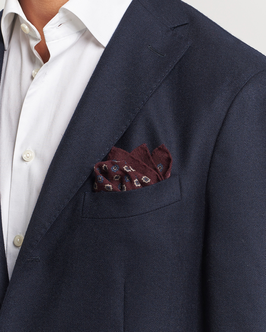 Herre |  | Amanda Christensen | Wool Flannel Printed Flower Pocket Square Wine