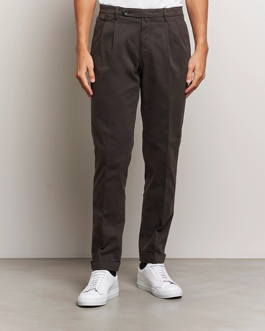 Herre |  | Briglia 1949 | Easy Fit Pleated Cotton Stretch Chino Dark Brown