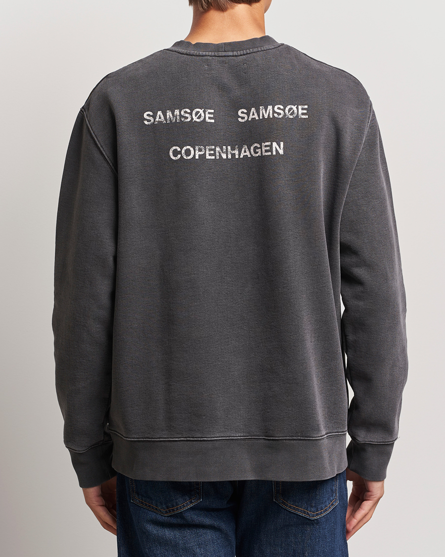 Herre |  | Samsøe Samsøe | Poetry Printed Crew Neck Sweatshirt Black Balance