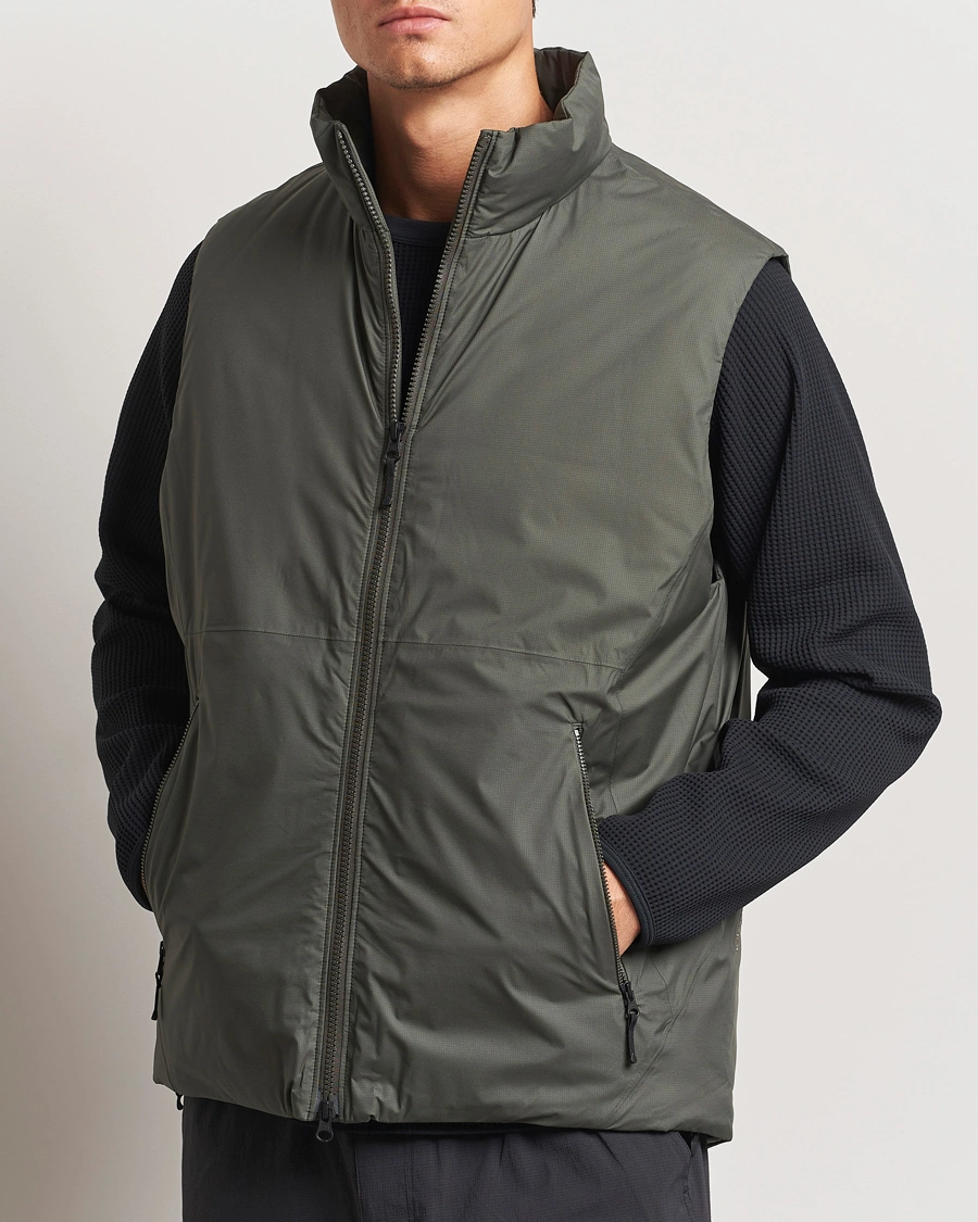 Herre | Outdoorjakker | Goldwin | GORE-TEX Windstopper Puffy Vest Dark Olive