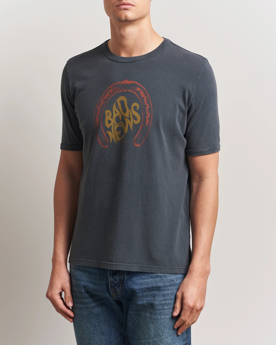 Herre | T-Shirts | Nudie Jeans | Ricky Bad News T-Shirt Antracite